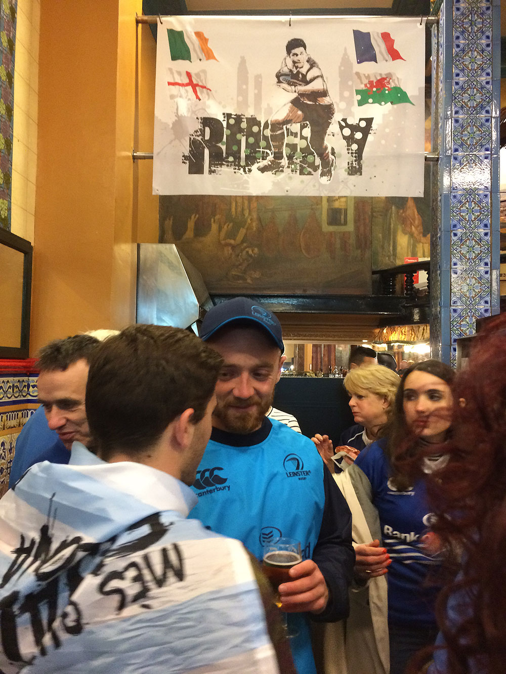 Rugby en el Café Iruña de Bilbao